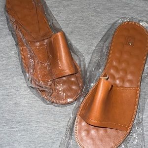 Women’s sandals in a size 8.5 ! BRAND NEW!!